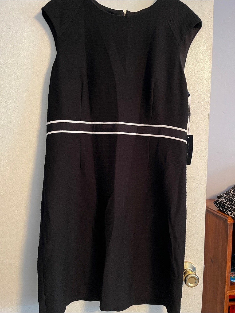 Black sleeveless dress